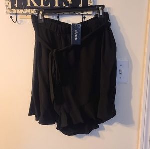 New City Chic Black Ruffle Hem High Rise Shorts Sz 20